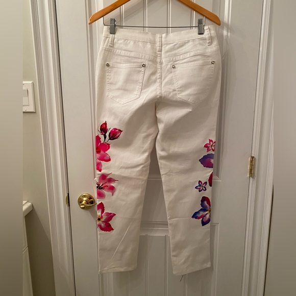 NWOT Women’s Venus White Skinny Jeans Size 10 with Floral Decals on the Legs - Picture 5 of 9